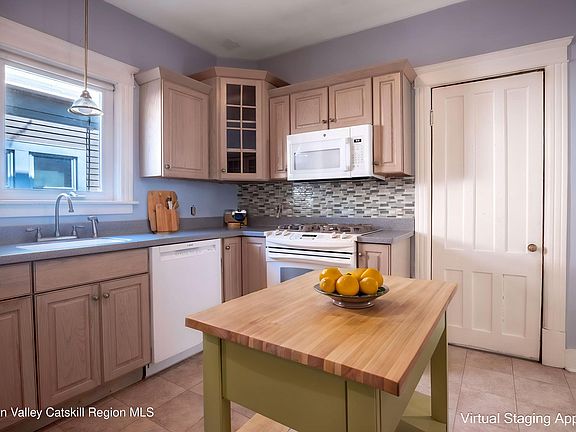 5th image of 139 Woodlawn Avenue