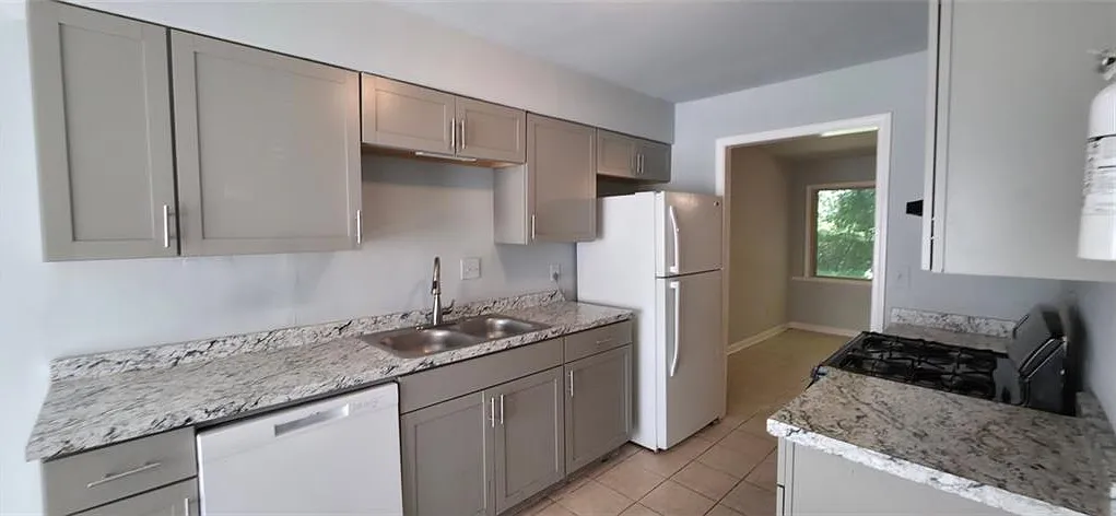 2 bed, 2.5 bath, 1292 sqft, $1,499 — Photo 3