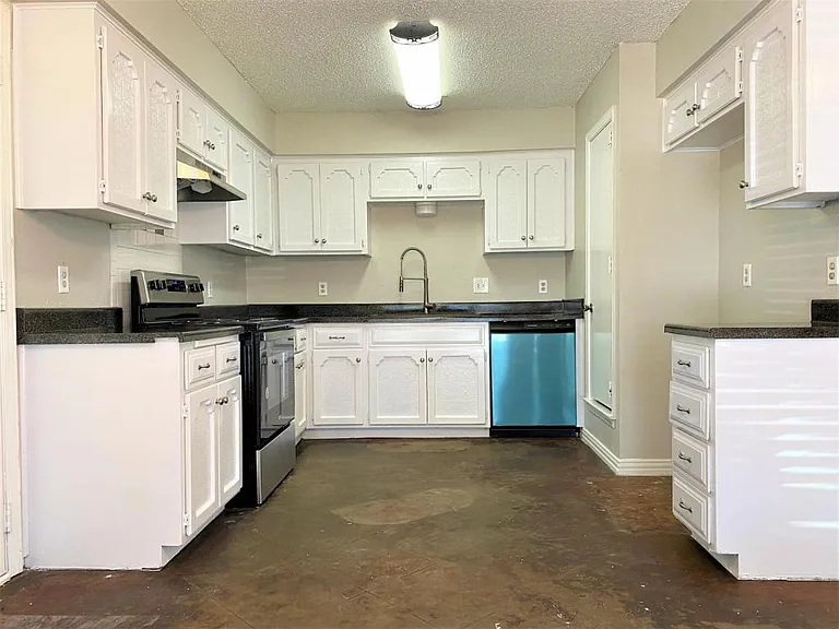 6059 Shadydale Ct — Photo 5