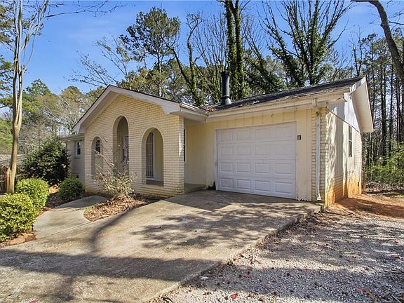 3rd image of 595 Sheppard Rd