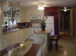 3rd image of 611 N Buckner Ave