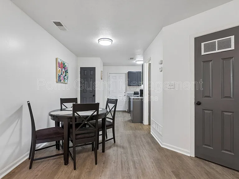 321 W South Ave — Photo 40