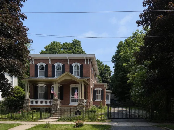 50-52 Washington St, Malone, NY 12953