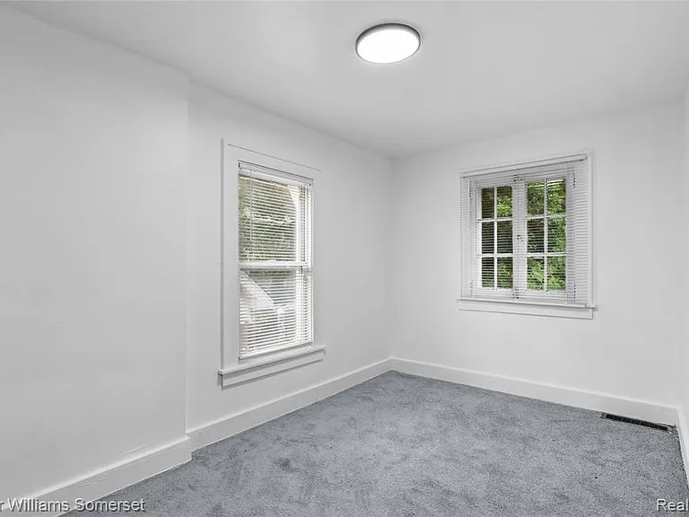 23525 Kress St — Photo 10