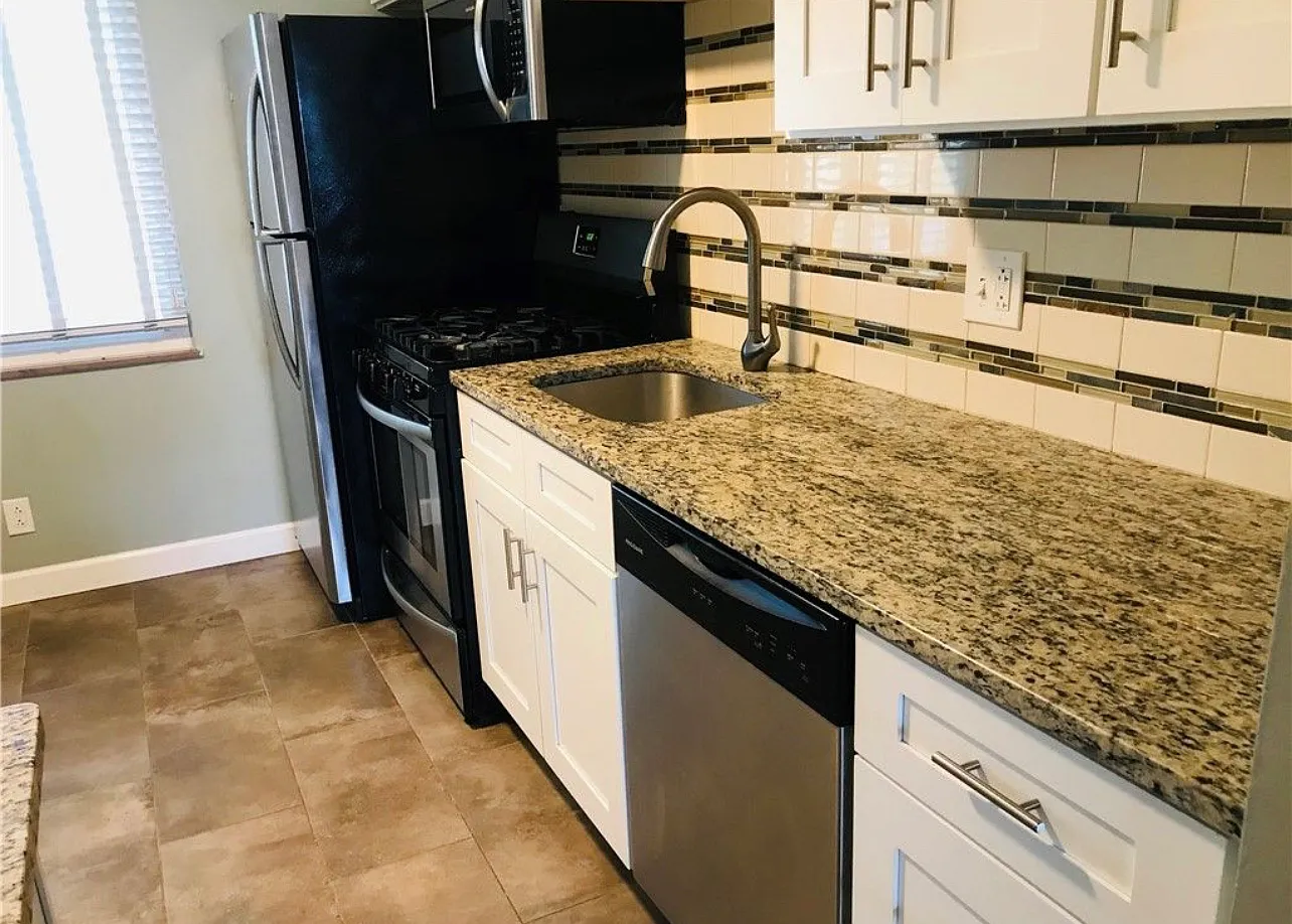 2 bed, 1.0 bath, 750 sqft, $1,350 — Photo 1