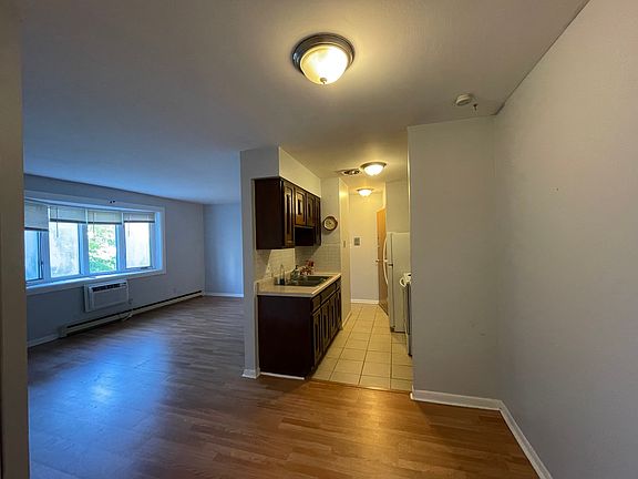 2nd image of 5920 N Kenmore Ave APT 502
