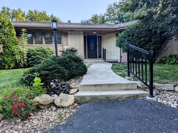 37 Stonecrest Dr, Saint Joseph, MO 64506