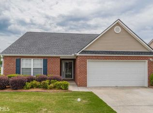941 Village View Cir, Loganville, GA