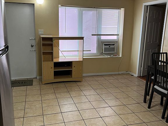 2nd image of 105 Franklin St #1