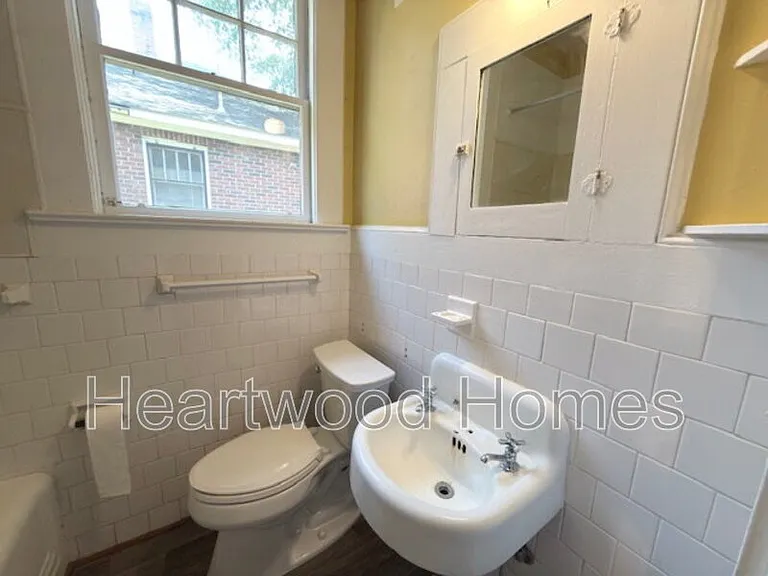 1408 Victoria St — Photo 5
