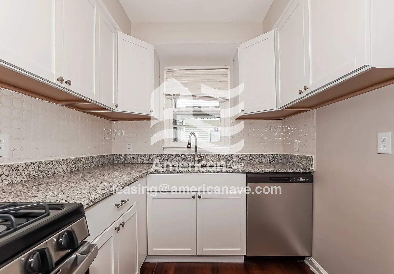 3 bed, 1.0 bath, 1052 sqft, $2,483 — Photo 4