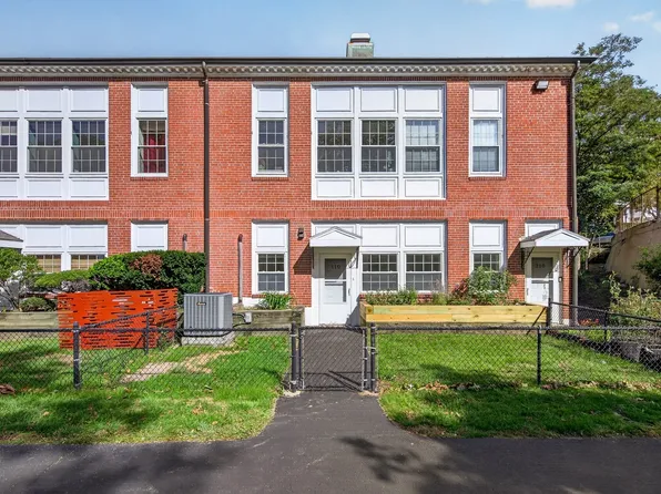 35 Eldridge Rd APT 110, Jamaica Plain, MA 02130