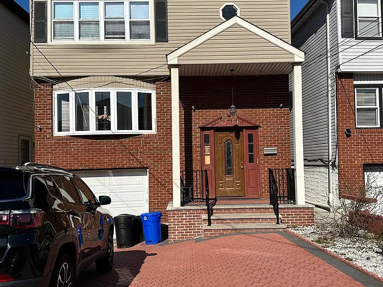 12 Colonial Dr #2 — Photo 1