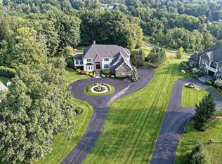 11 Stoneridge Dr, Loudonville, NY 12211