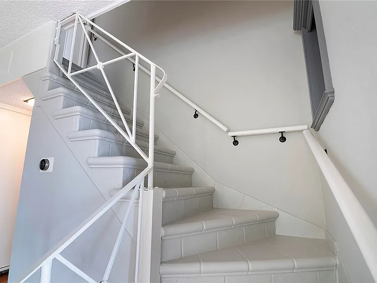 934 Highline Rd — Photo 12