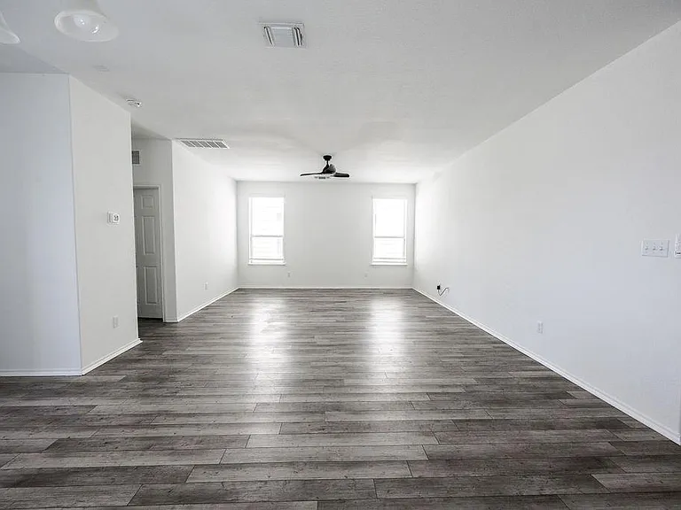 448 English Oak St — Photo 6