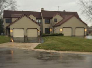 8806 W Knoll Ct #35, Franklin, WI 53132