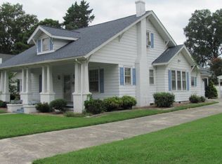 216 W John St, Mount Olive, NC 28365