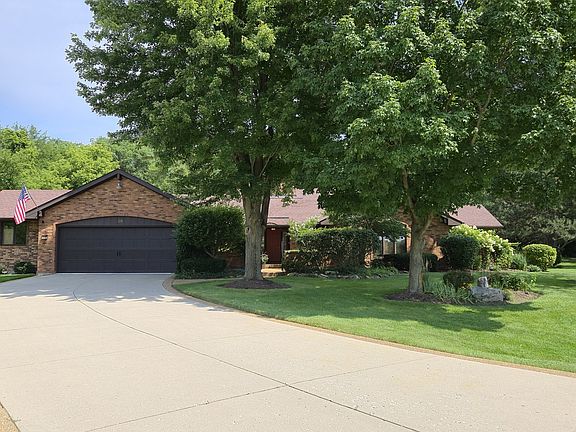 2nd image of 20 Greenbriar Ln
