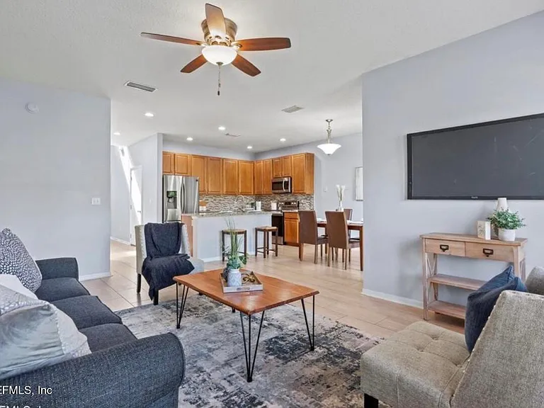 519 Dry Branch Way — Photo 2