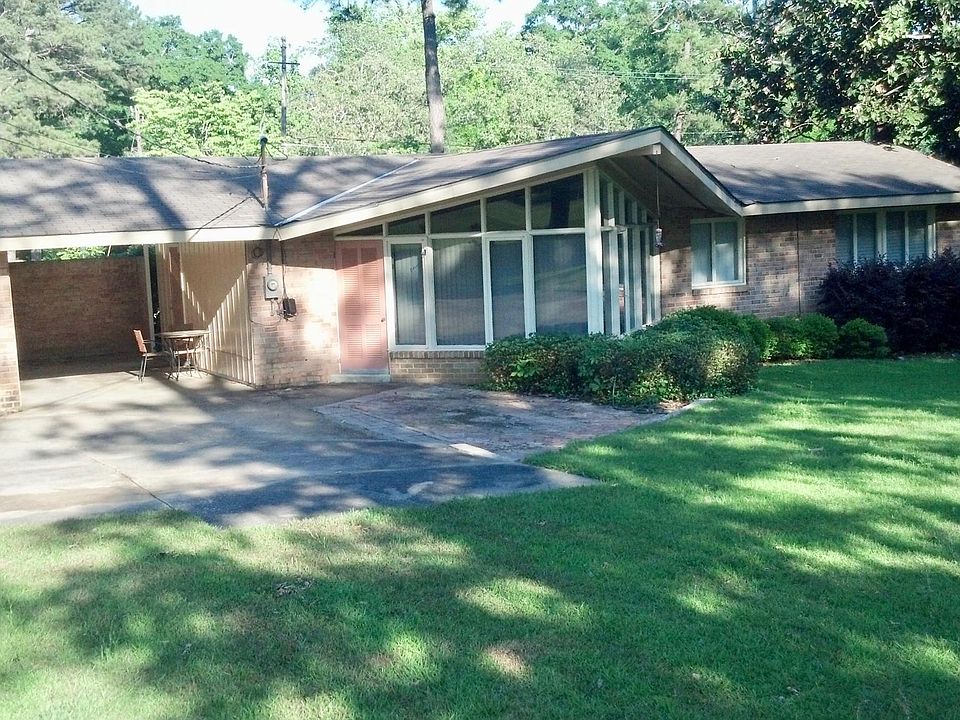 2nd image of 628 Woodland Dr