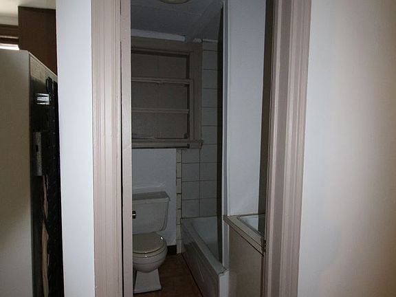 3rd image of 202 W Park Ave APT 1