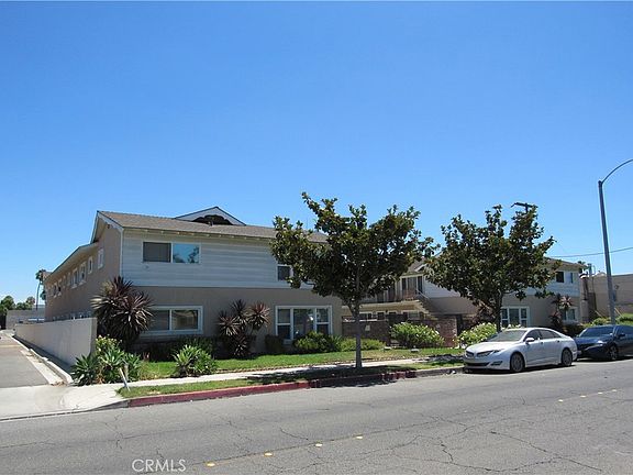 3rd image of 1124 S Lemon St