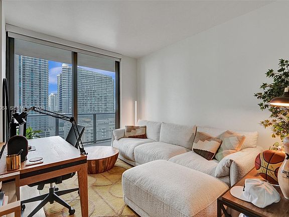 5th image of 45 SW 9th St APT 1803