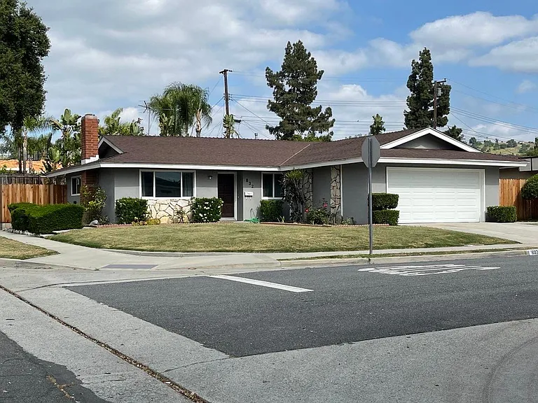 832 Penarth Ave — Photo 1