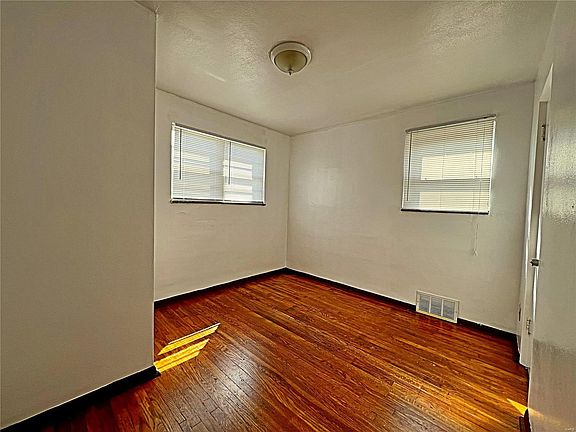 4th image of 3961 Eichelberger St