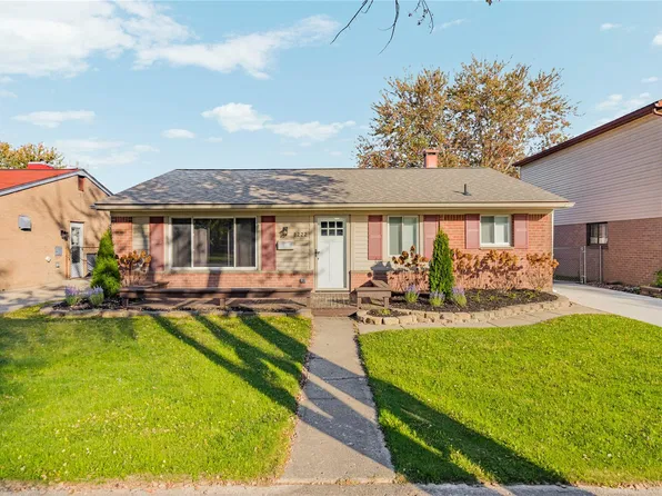 8222 Carrousel Blvd, Westland, MI 48185