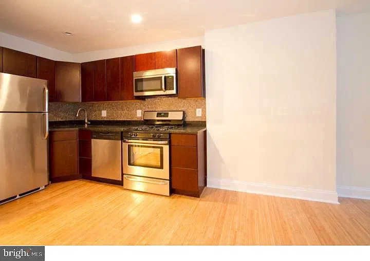 2 bed, 1.0 bath, 1150 sqft, $2,300 — Photo 3
