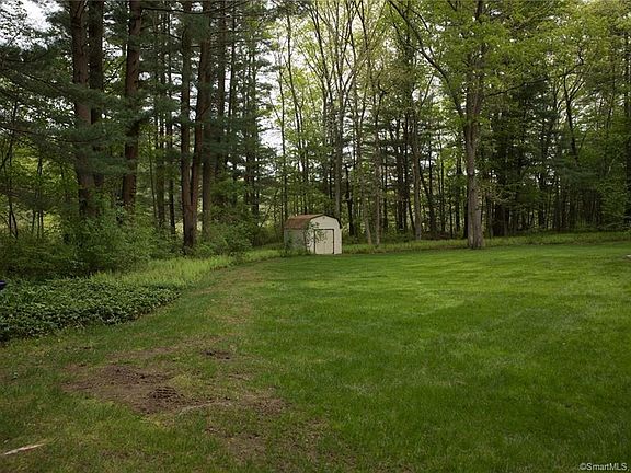 5th image of 24 Pinegrove Dr