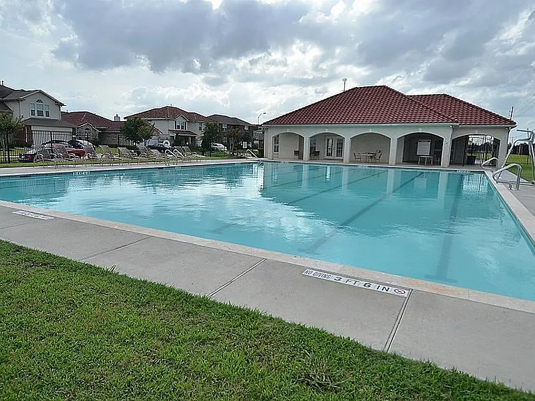 2911 Lake Dr — Photo 11
