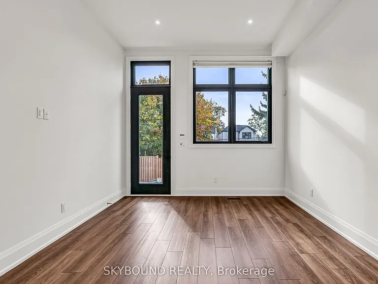 323 Mortimer Ave #B — Photo 12