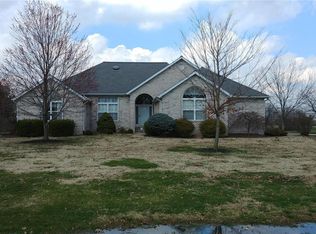 1611 Abbott St, Carlyle, IL 62231