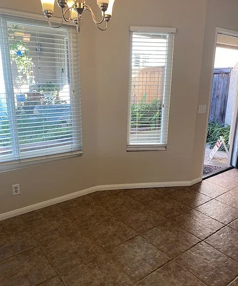 12 Firethorn — Photo 6