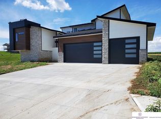 1080 Hazel Ln, Springfield, NE 68059