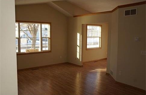 2nd image of 513 Lindsey Ln
