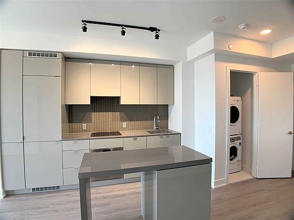 2nd image of 7 Grenville St #4806