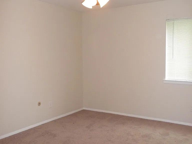 706 Meadow Woods Ln — Photo 7
