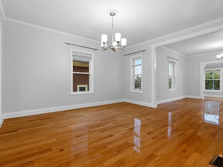7 Pine St #2 — Photo 2