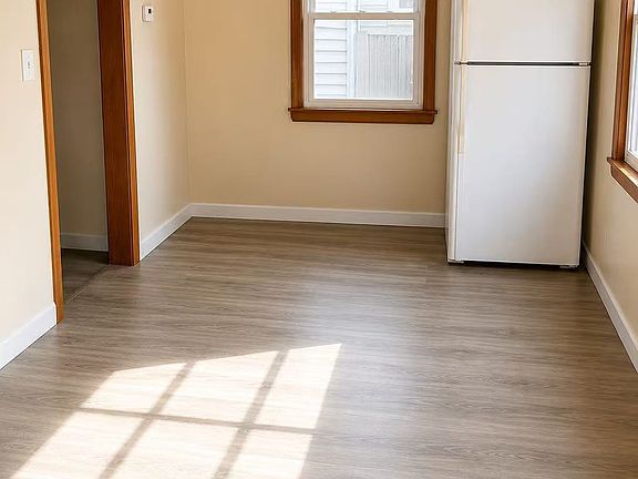 3rd image of 2029 Farnham Rd