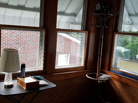 5th image of 396 N Buckingham Ave