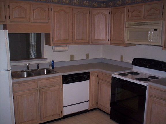 3rd image of 806 Lees Ct