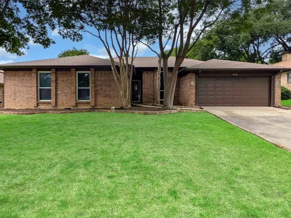 510 Evans Dr, Euless, TX 76040