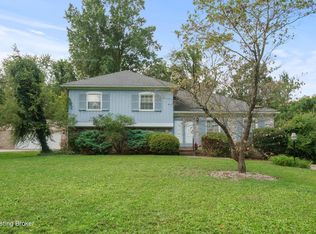 6704 Copperfield Rd, Windy Hills, KY 40207