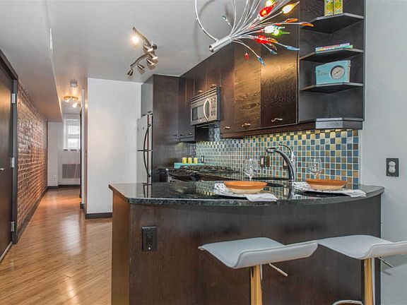 3rd image of 324 Baldwin Ave APT 1A