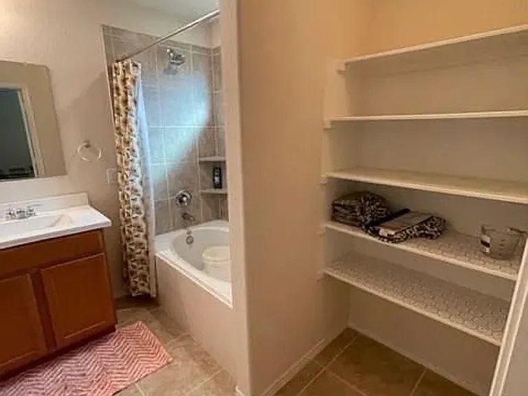 600 Shimek St #19A — Photo 2