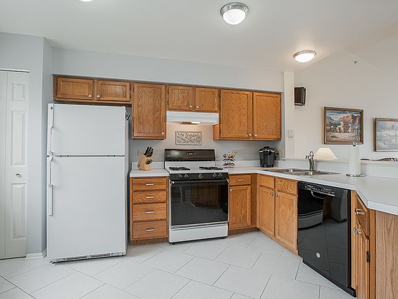 5th image of 1154 E Wilson Ave